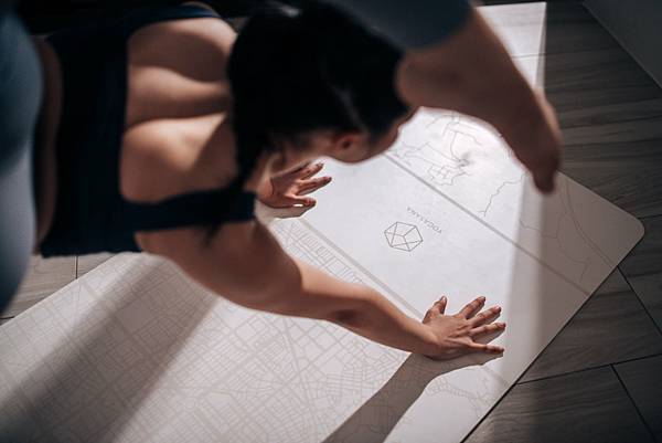 yogasana-yoga-mat-瑜珈墊-瑜珈-瑜伽-墊子-桃園-教室-防滑-吸汗-厚-紐約-台北-巴黎-天然橡膠-萊西-Lexie-01.jpeg