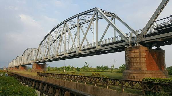 暖心的~舊鐵橋＆大樟樹_170522_0003.jpg