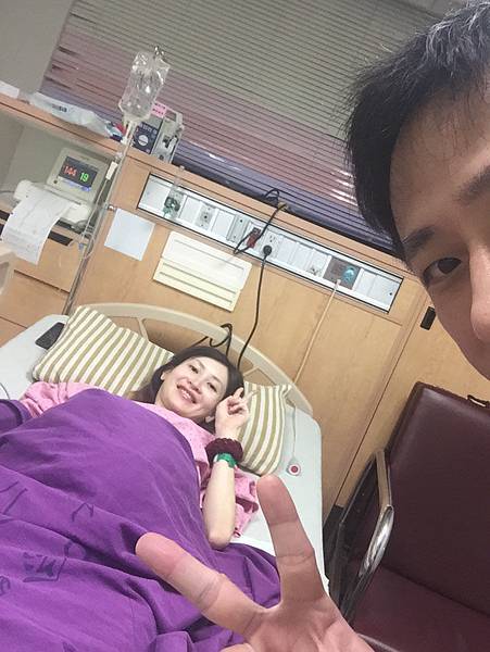 超過40週又3天毫無產兆，產檢當天醫生說今晚可以入院打催生了，非常之興奮啊我倆！