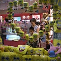 高雄夢時代(7/12)最新流行的海綿寶寶兒童玩具店