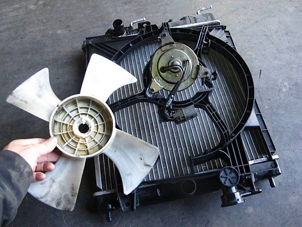 龜山華亞內~汽車修理廠~ MARCH溫度高