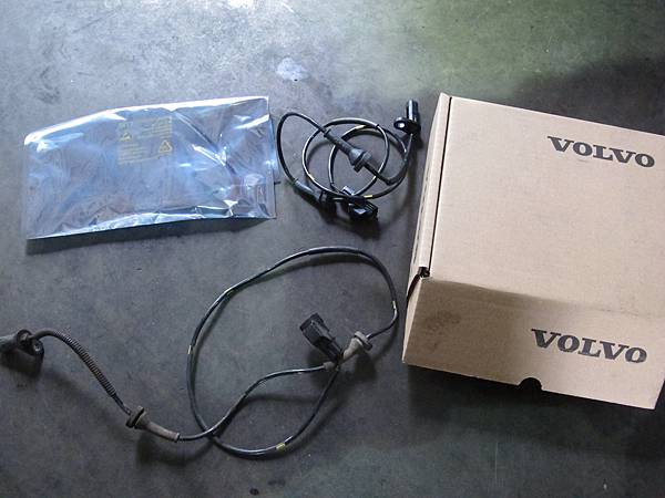 龜山華亞內~汽車修理廠~ volvo XC90亮燈