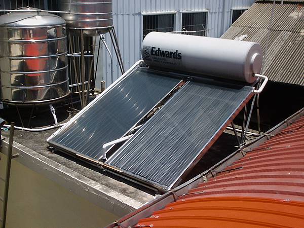 305公升型進口太陽能熱水器.JPG