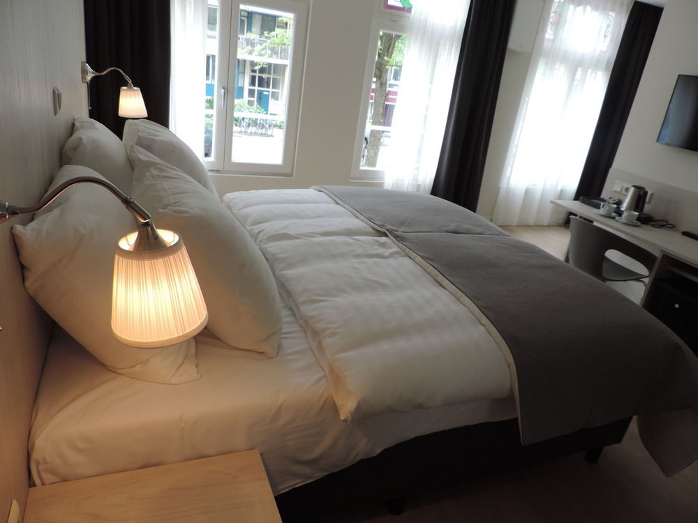 Hotel Flore.jpg