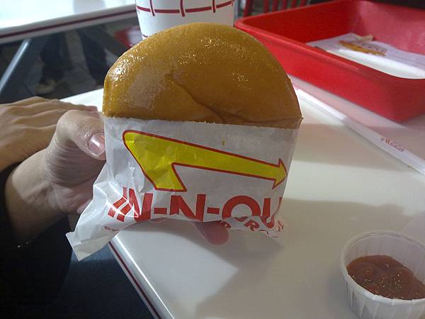 久違的IN-N-OUT