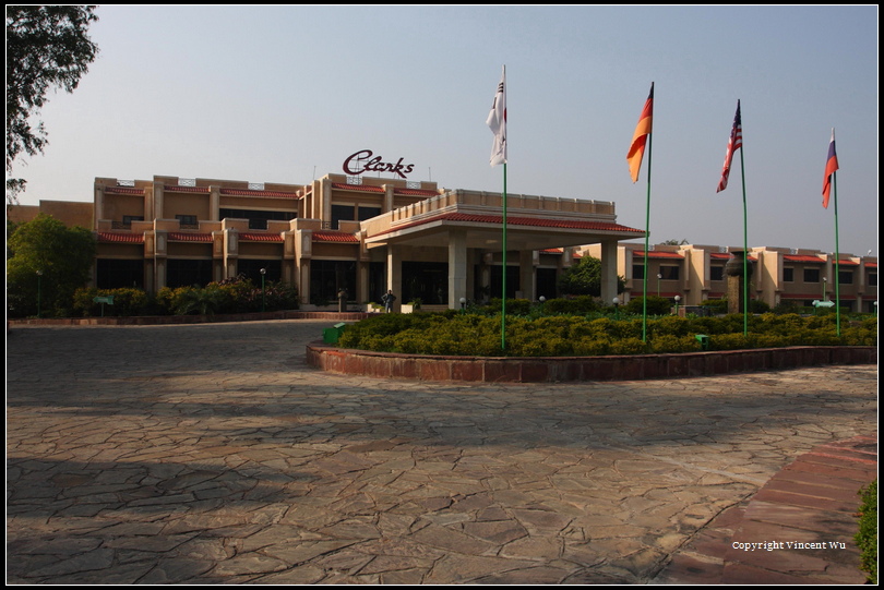 Clarks Khajuraho_01