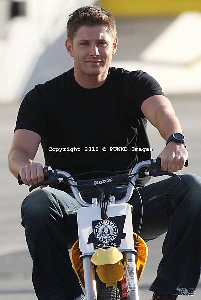 100830PI2-JENSEN-ACKLES-MOTORBIKE-04.jpg