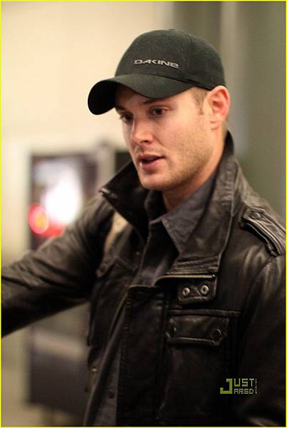 jensen-ackles-dakine-cap-02.jpg