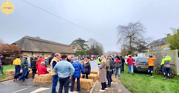 英國活動資訊|Boxing Day劍橋小鎮傳統滾大木桶比賽 英國活動資訊|Boxing Day劍橋小鎮傳統滾大木桶比賽