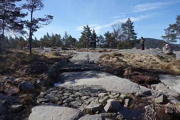 旅遊︱挪威 - 聖壇岩，飽覽峽灣美景的入門健行路線