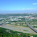 登上鳶山山頂，視野很寬廣