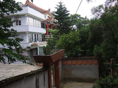 很像一般住家建築的白雲寺