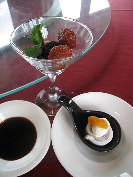 20110521玻璃屋_03薄荷酸梅+奶油芋泥麻糬捲.jpg