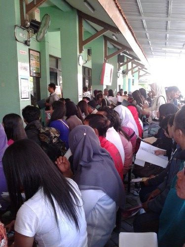這些都是在印尼移民局等辦證件的印尼朋友