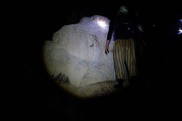 011-04-20130824-Crystal Cave-小李.JPG