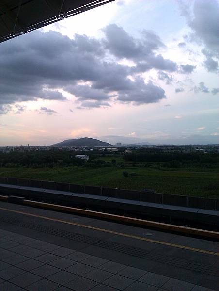 the scenery standing on the platform of Ciao-Tou MRT station