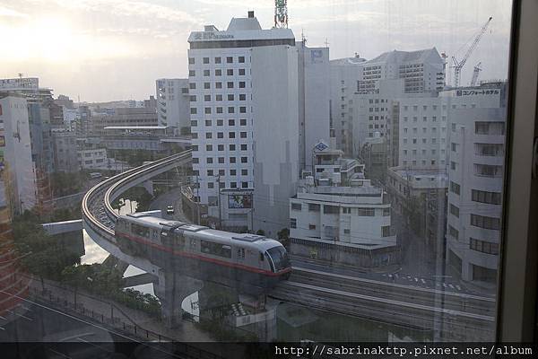 IMG_0162清晨五點，okinawa的電車已經上工，我們的捷運還在睡大覺。