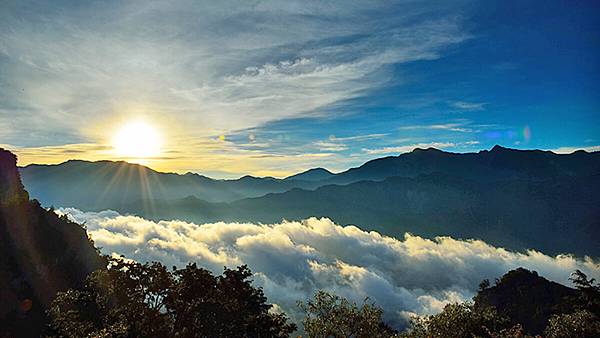 嘉義阿里山雲海.jpg