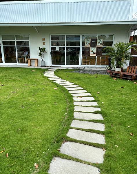 屏東 潮州 哩賀咖啡 | 距離圓環旅遊熱點7分鐘，簡潔好停車