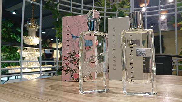 [心得] Chantecaille 達比玫瑰 & 煙燻雪松木