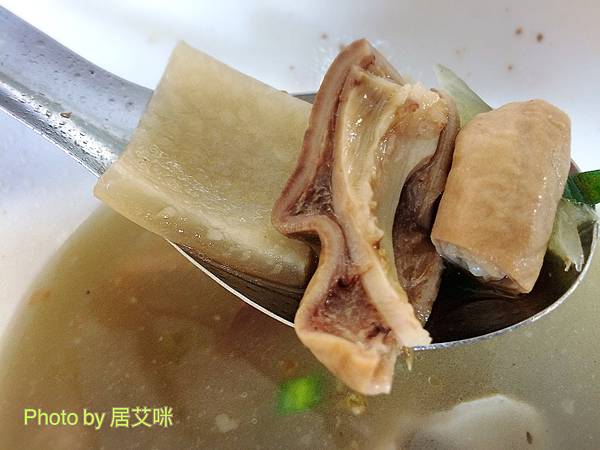 【高雄鼓山】吳家魚焿豬血湯 | 鼓山在地老店傳統小吃，料多味