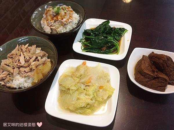 【高雄左營｜小吃】金府嘉義火雞肉飯(崇德店)。菜色多樣好吃平