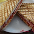 Berlin Coffein-bar的Toast mit Salami Tomate und Mozzarella-2.jpg