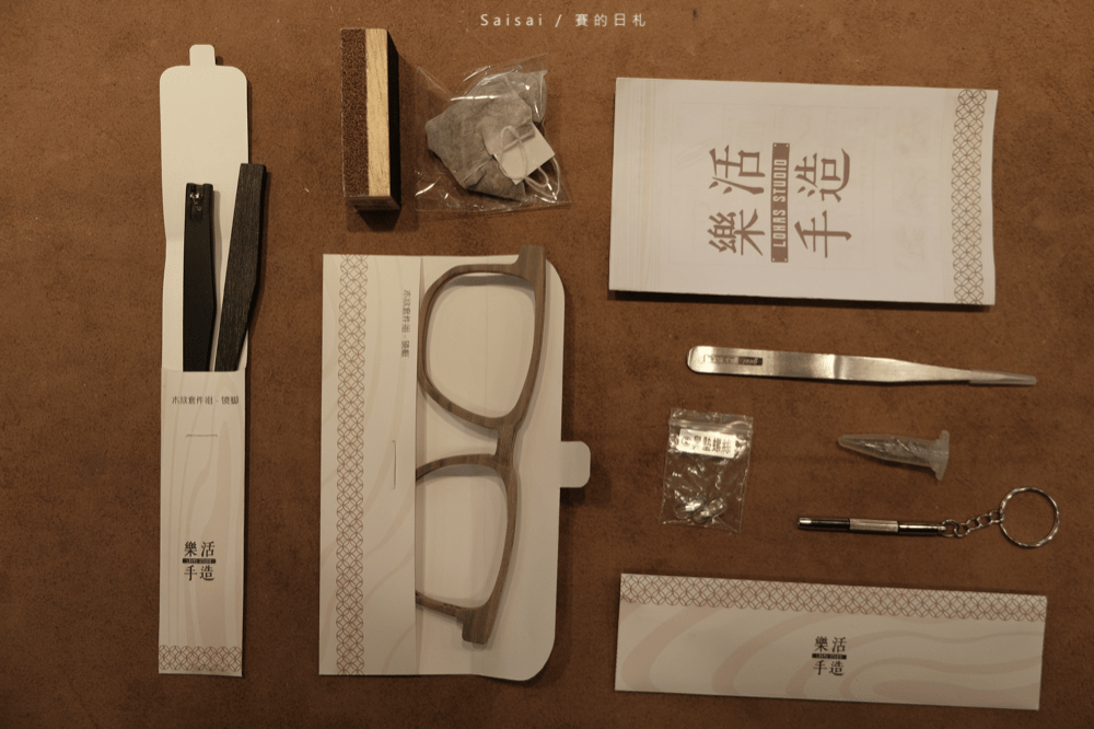 樂活眼鏡 彩繪鏡片 彩繪眼鏡 手工眼鏡 眼鏡行均一價 眼鏡材質 賽的日紮 新竹眼鏡行 新竹眼鏡推薦-2-min.png 樂活眼鏡 彩繪鏡片 彩繪眼鏡 手工眼鏡 眼鏡行均一價 眼鏡材質 賽的日紮 新竹眼鏡行 新竹眼鏡推薦-2-min.png