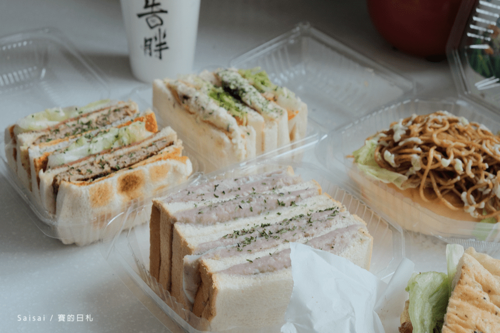 告胖碳烤土司|台中沙鹿美食|一台小小餐車,變出大大的滿足!餐點都超大超滿,最推薦辣花生醬、佛卡夏、跟芋泥 ♥