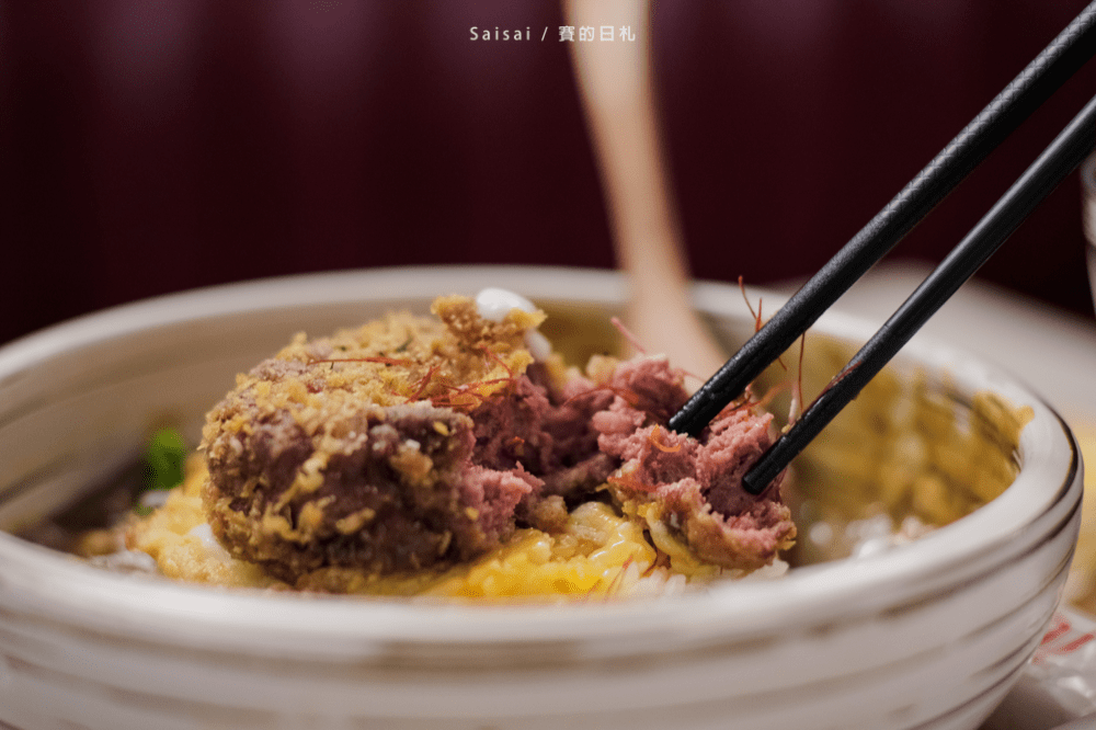 渣女渣男•深夜和牛燥飯|台中北區宵夜美食|第一次吃到和牛漢堡排咖哩飯,沒想到讓我回味無窮!台中深夜食堂推薦~