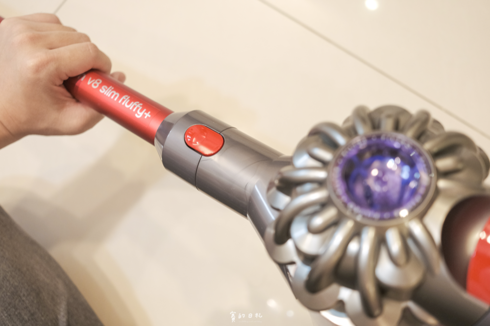 Dyson V8 Slim Fluffy無線吸塵器 收納方便 輕巧 賽的日札-8.png