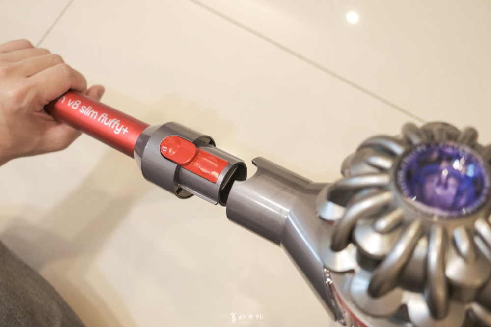 Dyson V8 Slim Fluffy無線吸塵器 收納方便 輕巧 賽的日札-7.png