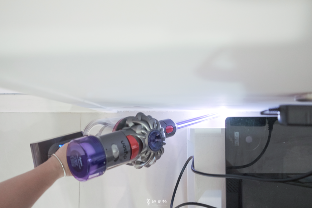 Dyson V8 Slim Fluffy無線吸塵器 收納方便 輕巧 賽的日札-34.png