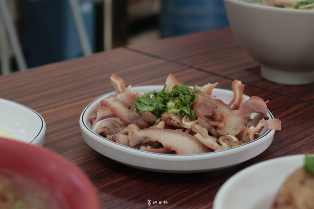 台中水湳王爺魚翅肉羹 台中水湳早午餐 魚翅肉羹不算什麼 搭配上他們家的辣小魚乾 更對味 更好吃 台中水湳王爺魚翅肉羹 台中水湳早午餐 魚翅肉羹不算什麼 搭配上他們家的辣小魚乾 更對味 更好吃
