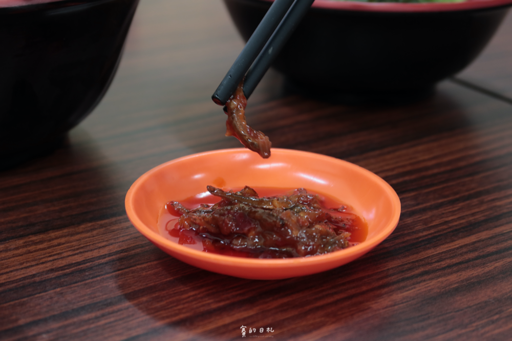 台中水湳王爺魚翅肉羹 台中水湳早午餐 魚翅肉羹不算什麼 搭配上他們家的辣小魚乾 更對味 更好吃 台中水湳王爺魚翅肉羹 台中水湳早午餐 魚翅肉羹不算什麼 搭配上他們家的辣小魚乾 更對味 更好吃
