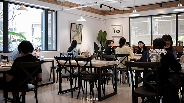 日常日嚐 The Backyard Cafe' 西屯區咖啡廳 台中咖啡廳 台中早午餐 賽的日常生活-9.png