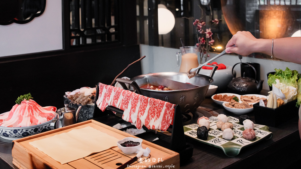 這一鍋 皇室秘藏鍋物｜台中美食｜四人套餐吃下來，一人竟然平均