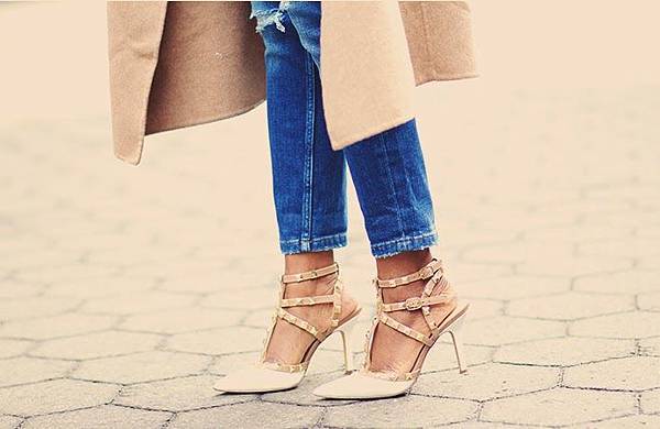 bcbg darron pumps white