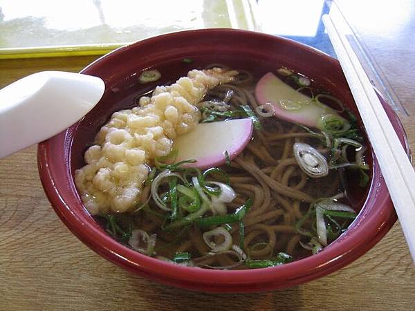 亀岡站有賣好吃的蕎麥麵