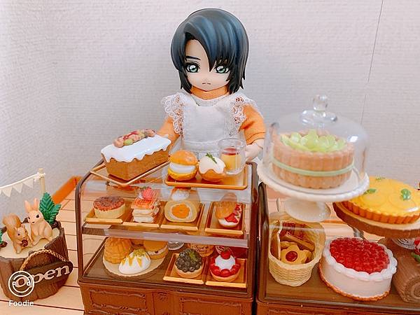 隙光森林的蛋糕屋-阿斯蘭店員.JPG