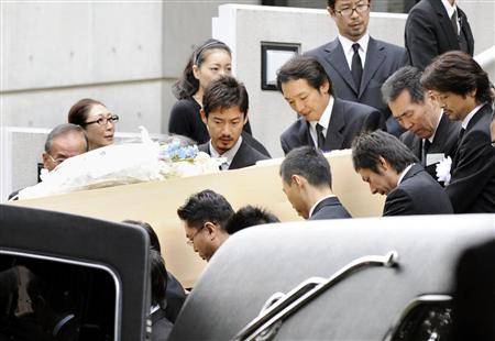 悼念緒形拳 增補竹野內豐扶靈照 讀日劇 過生活 痞客邦