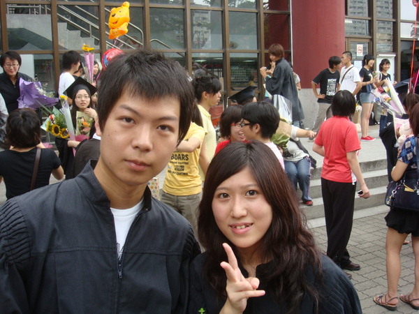 與哲宇