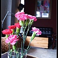 小客廳上的康乃馨