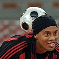 Ronaldinho_AC_Milan_65473_300px.jpg