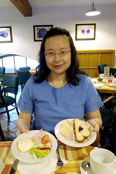 克倫洛夫 HOTEL MLYN 早餐吧.jpg