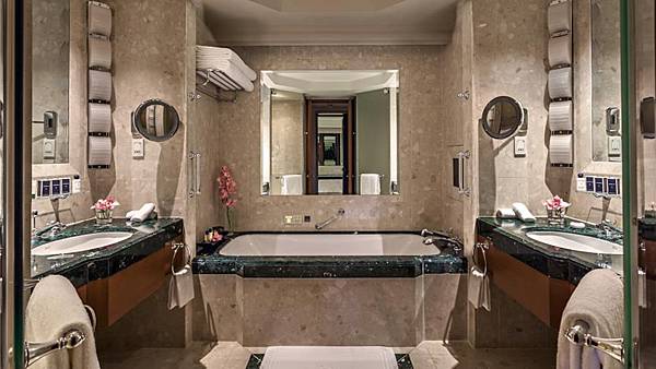 pbk-deluxe-room-bathroom-1074.jpg