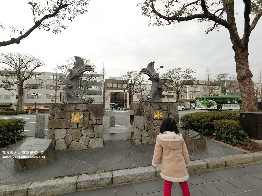 姬路城 夕陽下閃耀金光的雪白色姬路城 搭乘人力車的難忘回億 我是劉太太 寫露營寫生活 痞客邦