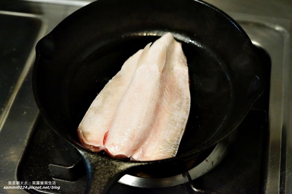 LODGE│鑄鐵鍋料理食譜。香煎虱目魚肚。 @ 我是劉太太。寫露營寫生活 買い公式店 共振鍋 魚洗鍋 工芸品