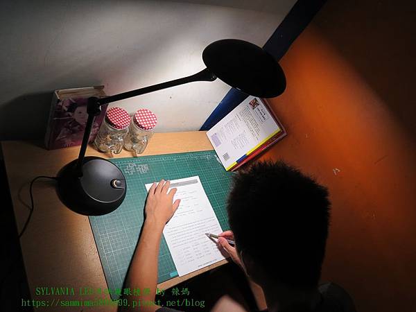 SYLVANIA LED月映護眼檯燈16.JPG