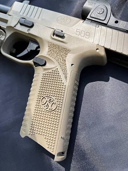 EMG DE FN509 玩膩GLOCK 1911後的新選擇